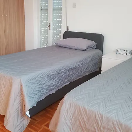 Alfarome60 アパート ニコシア